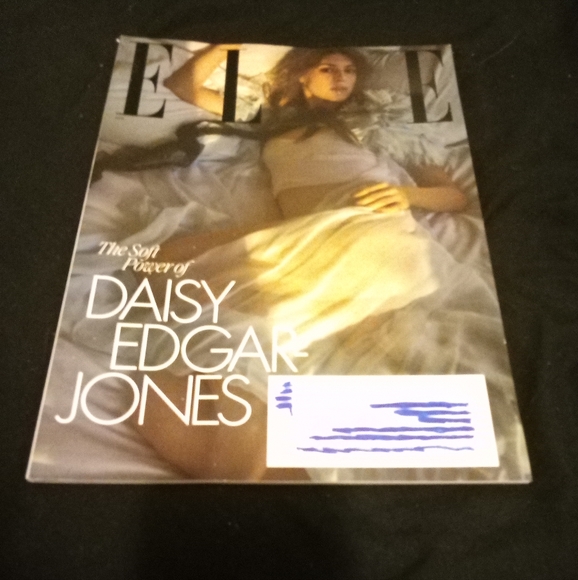 Elle Magazine April 2025 The Soft Power of Daisy Edgar-Jones - Picture 1 of 12